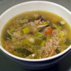 Bouillon soep met verse groenten en soepvlees